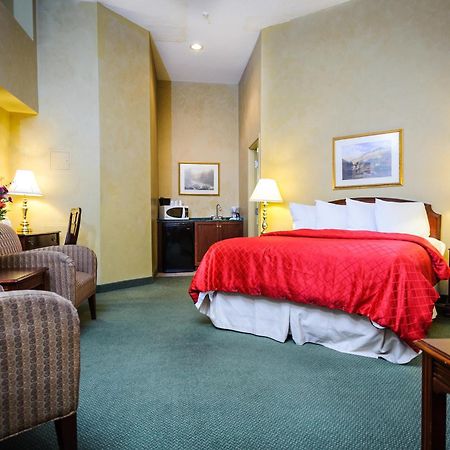 Peterborough Inn & Suites Hotel Zewnętrze zdjęcie