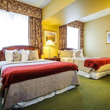 Peterborough Inn & Suites Hotel Zewnętrze zdjęcie