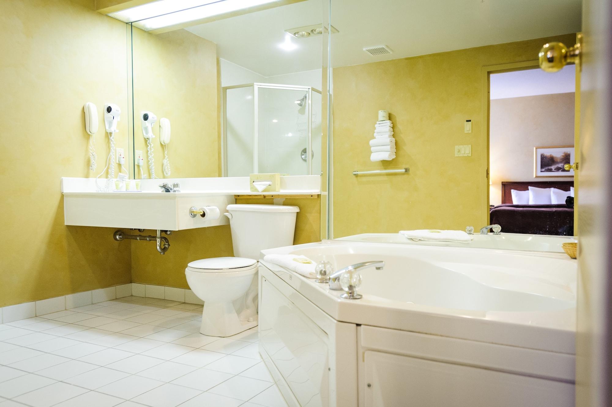 Peterborough Inn & Suites Hotel Zewnętrze zdjęcie