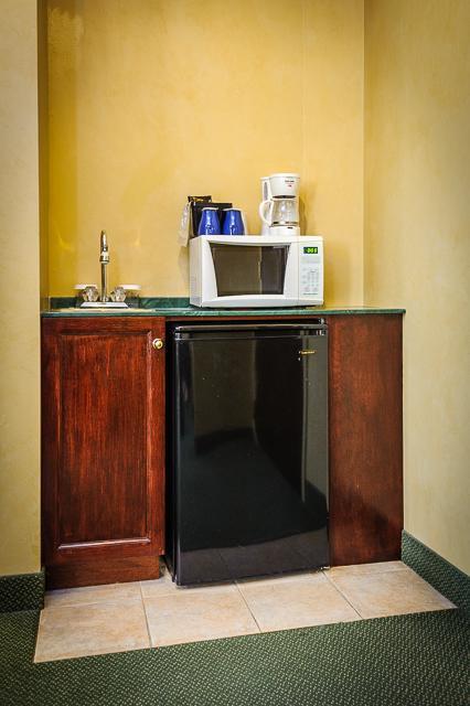 Peterborough Inn & Suites Hotel Pokój zdjęcie