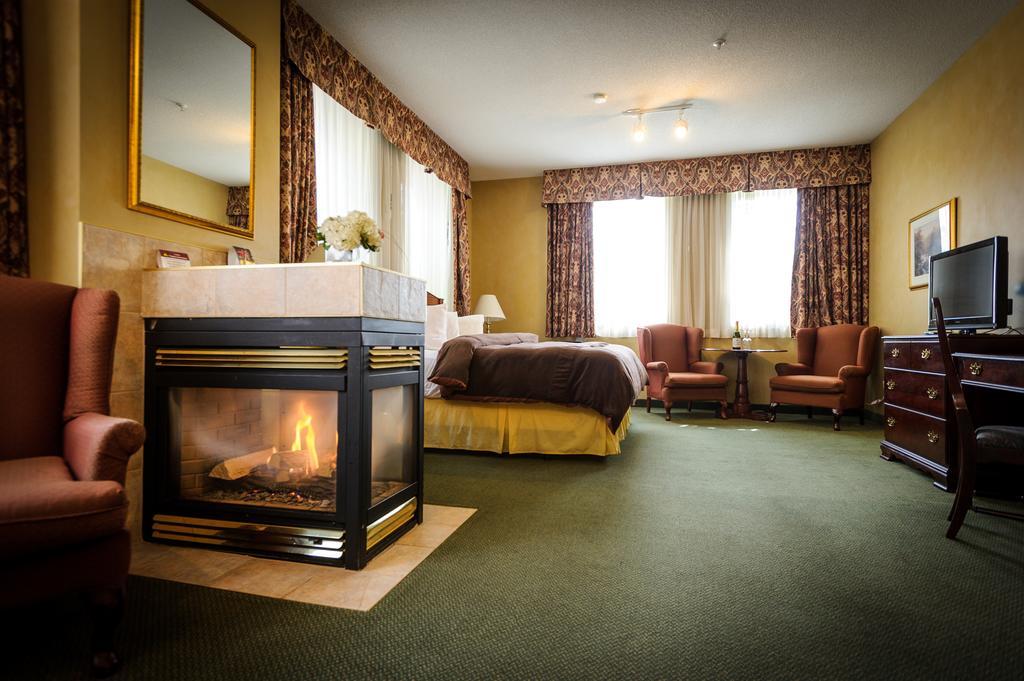 Peterborough Inn & Suites Hotel Zewnętrze zdjęcie