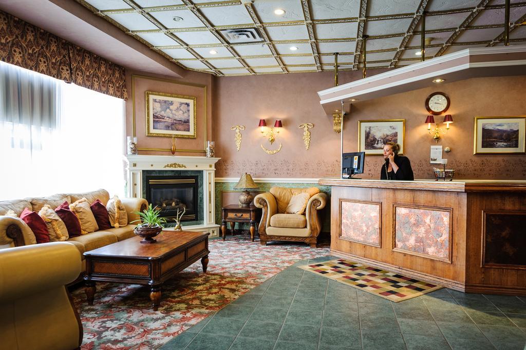 Peterborough Inn & Suites Hotel Zewnętrze zdjęcie