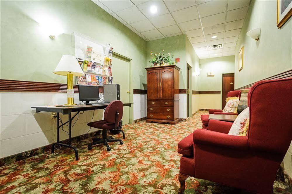 Peterborough Inn & Suites Hotel Zewnętrze zdjęcie