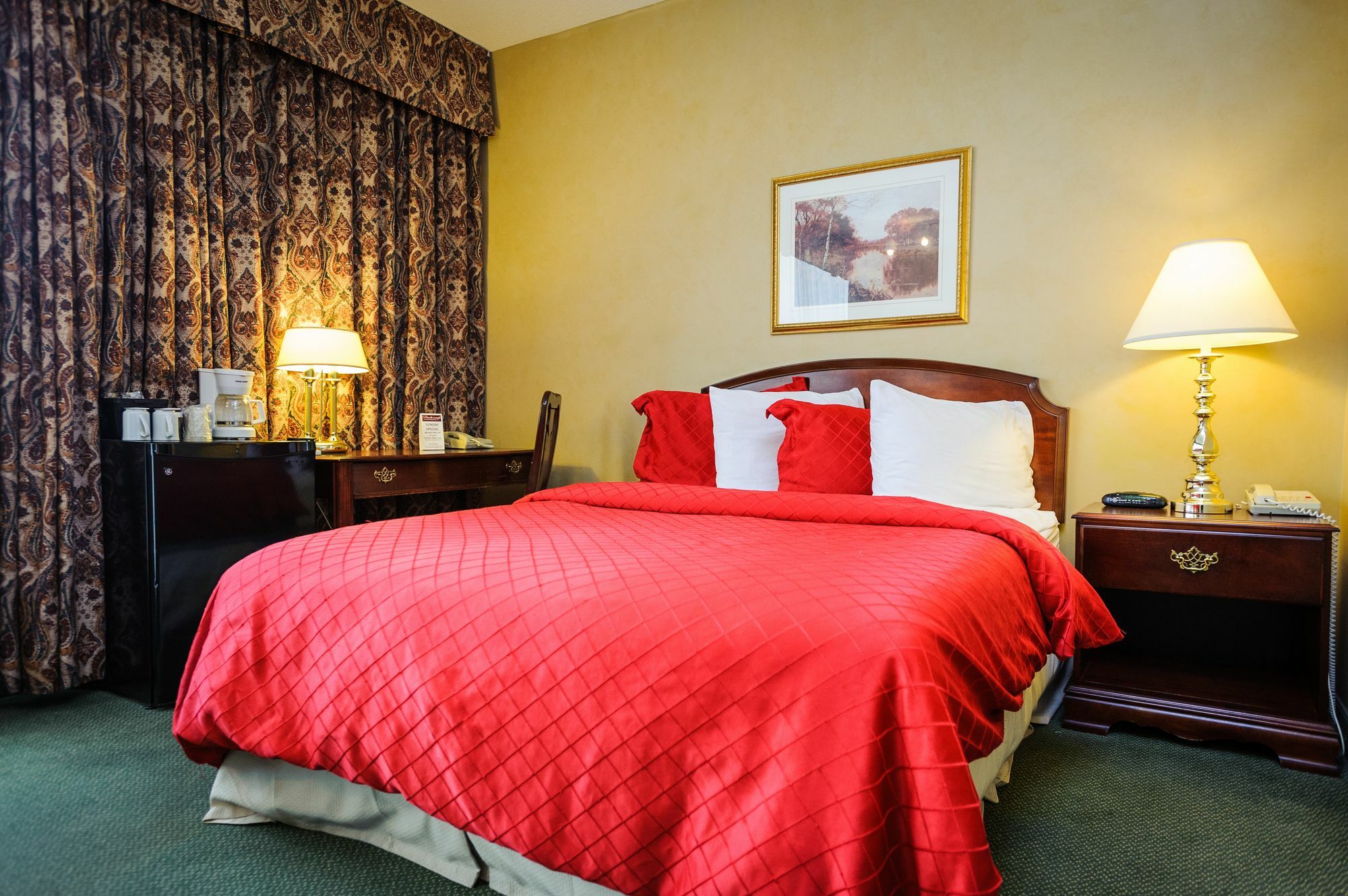 Peterborough Inn & Suites Hotel Zewnętrze zdjęcie